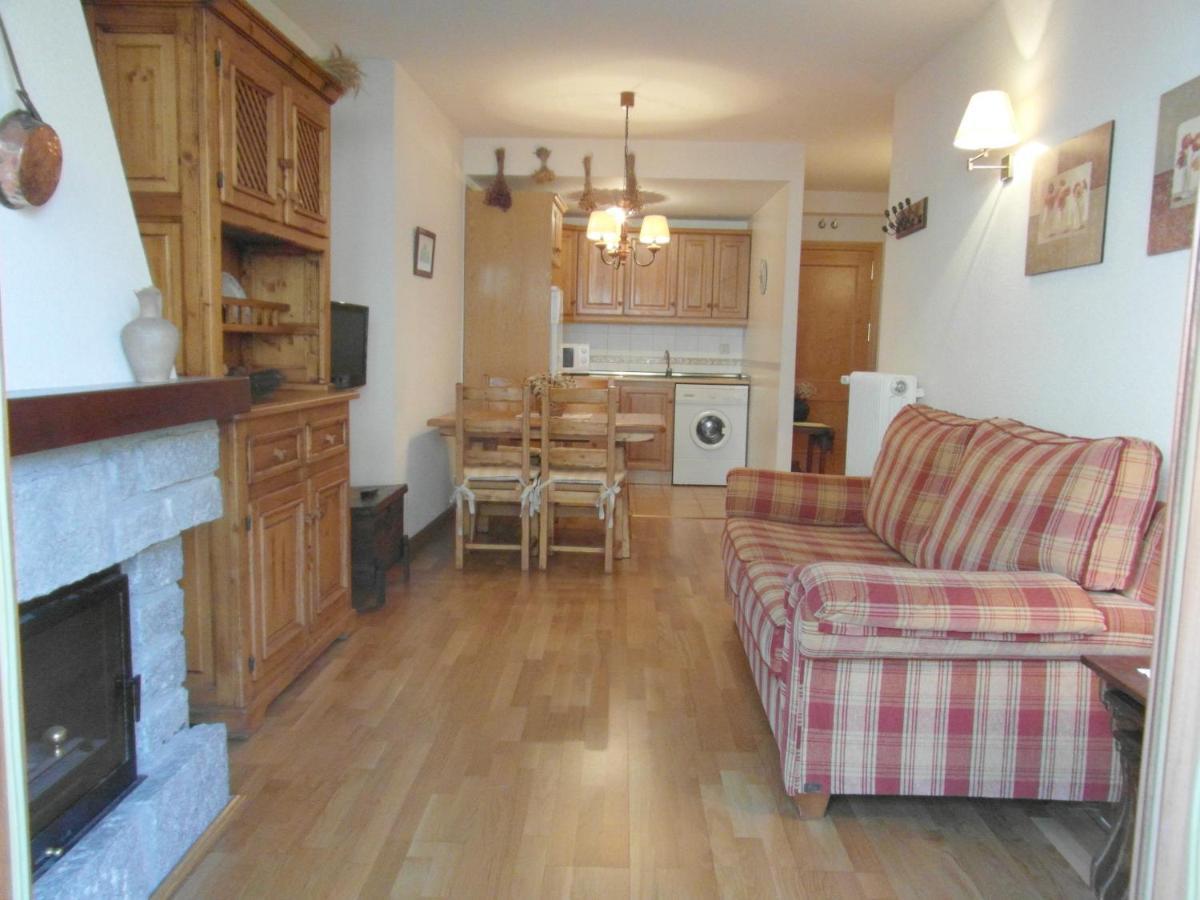 B25 - La Granja, Bajo Con Jardin - Villmor Apartment Benasque Bagian luar foto
